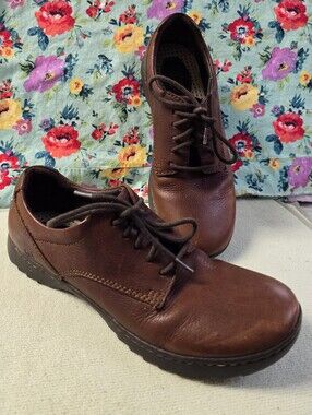 Born Crown Women's Pebbled Brown Leather Lace Up Oxford Shoes